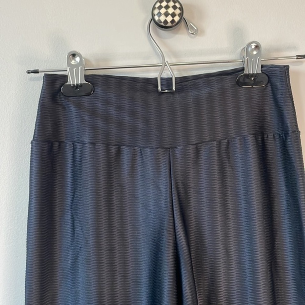 Black Textured Design Legging - Picture 5 of 5
